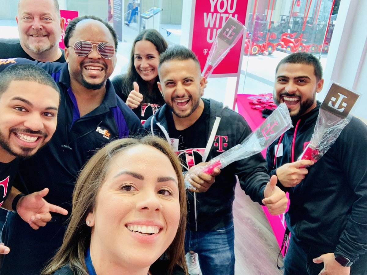 It’s a party day!!!! #customerapreciationday at Evo Store... y’all are very welcome to joint the celebration! #givingback #TMobile #ThursdayMotivation @bilalbham56 <a href="/ArguelloDarren/">Darren Arguello</a> @CossioIvan1 <a href="/KrisKristos/">kris kristos</a> <a href="/MrLarracuente/">Mr. Larracuente</a> <a href="/Shakypr/">Shakira 💗 “Kira”</a> <a href="/nellyr914/">Nelson Rosa</a>