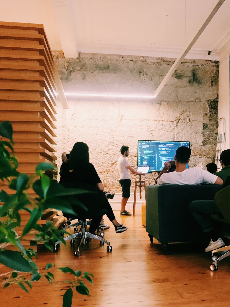 pixelmatters_'s tweet image. Throwback ⏮ to last week #Codematters 👉 one of our internal events where the team gets together to discuss common topics on #Development.
This time the team left their keyboards, codes, and pixels to learn more about React Hooks. 🤺
#tbt #pixelmatters #pixelculture #culture