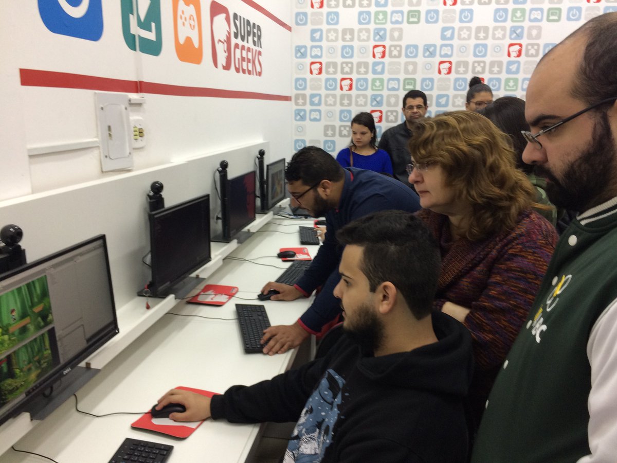 SuperGeeksRP's tweet photo. A SuperGeeks de Ribeirão Pires encerra mais um ciclo de formação de programadores. No último sábado, dia 6, receberam certificados com conclusão de TCCs os alunos e alunas da Fase 0 até a Fase 5. 
Entre para essa galeria, as matrículas para as turmas de agosto estão abertas: https://t.co/a4vjh8rSc3