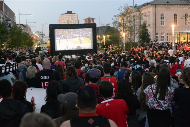 MercuryTribune's tweet photo. The @cityofguelph is looking to install a permanent viewing screen in Market Square. It's seeking sponsorship from local businesses and thanking those who sponsored events like #RaptorsSquare https://t.co/91vvzFhh5D https://t.co/u537iJhWLm