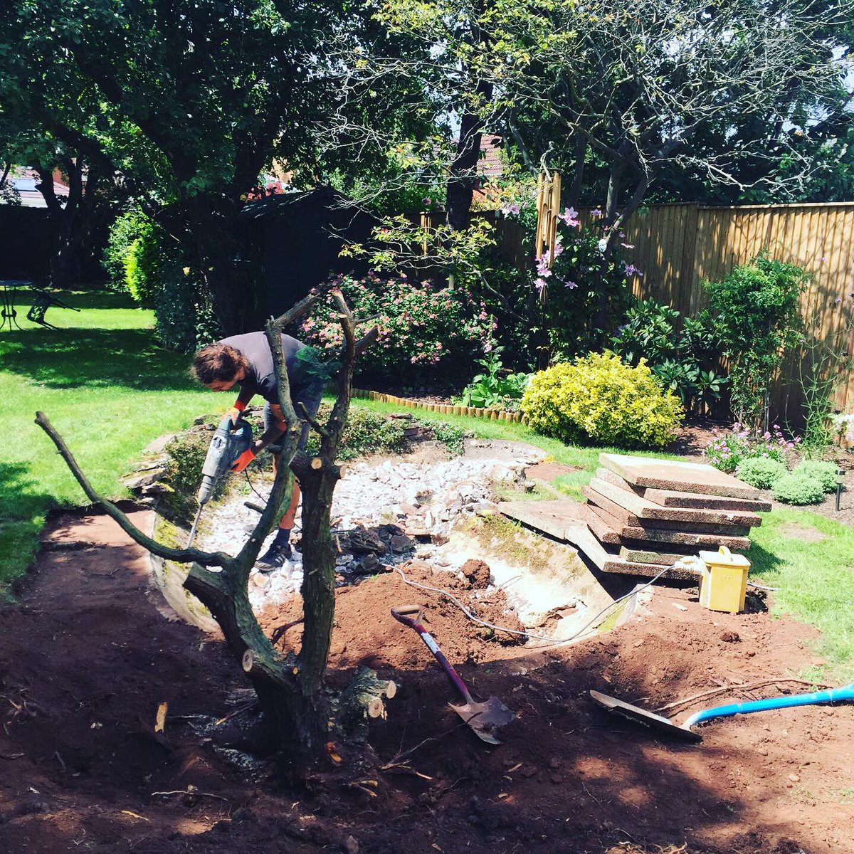 secretgardenweb's tweet photo. A couple of weeks ago this was an old, unused concrete pond.
The team have completed this stunning #gardendesign today with a #slate #waterfeature #circularpatio and a #nativetimber #larch #pergola 🌿🐝💕 https://t.co/N5AP8RO5W7