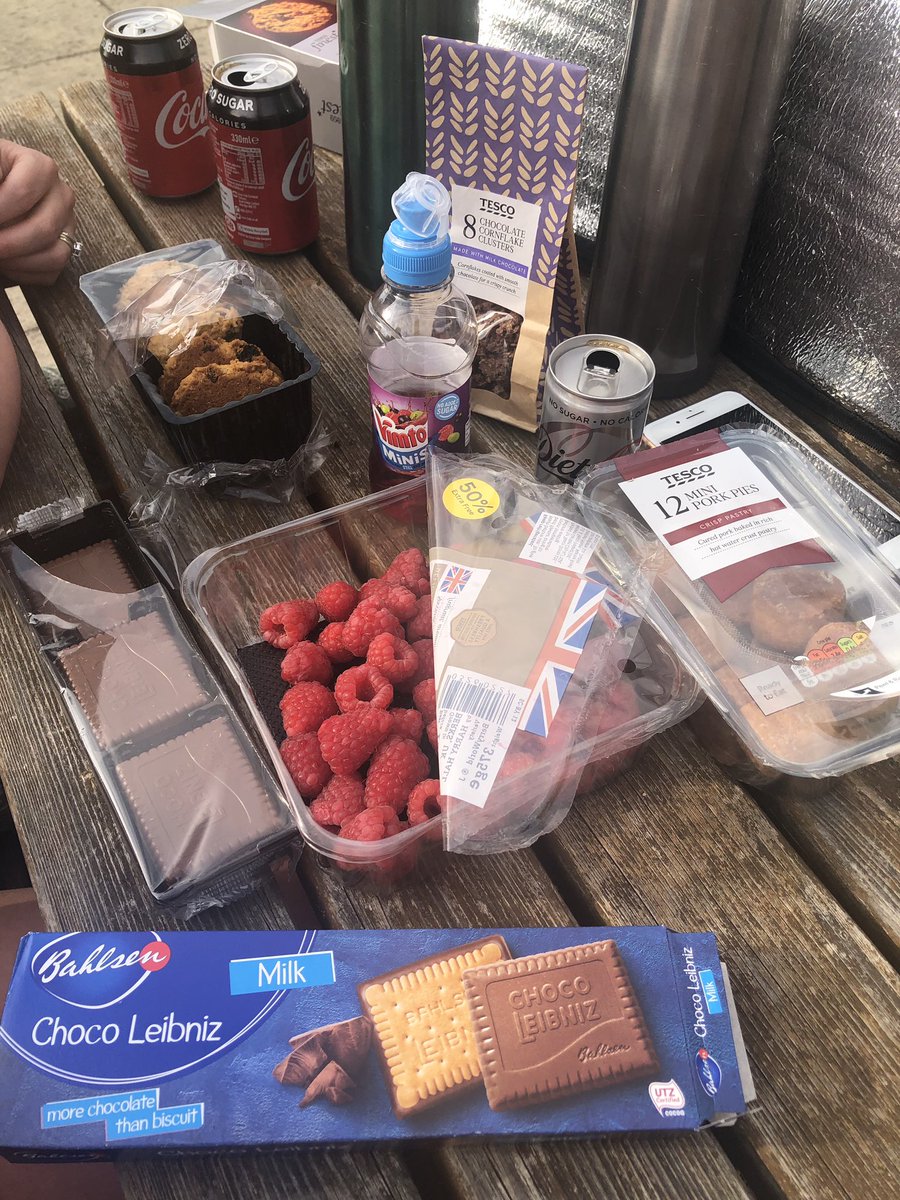 hoy7barclay's tweet photo. Year 6 Transition Picnic is in full swing with beautiful weather 🥪🍓 https://t.co/Rwavxv0Fga