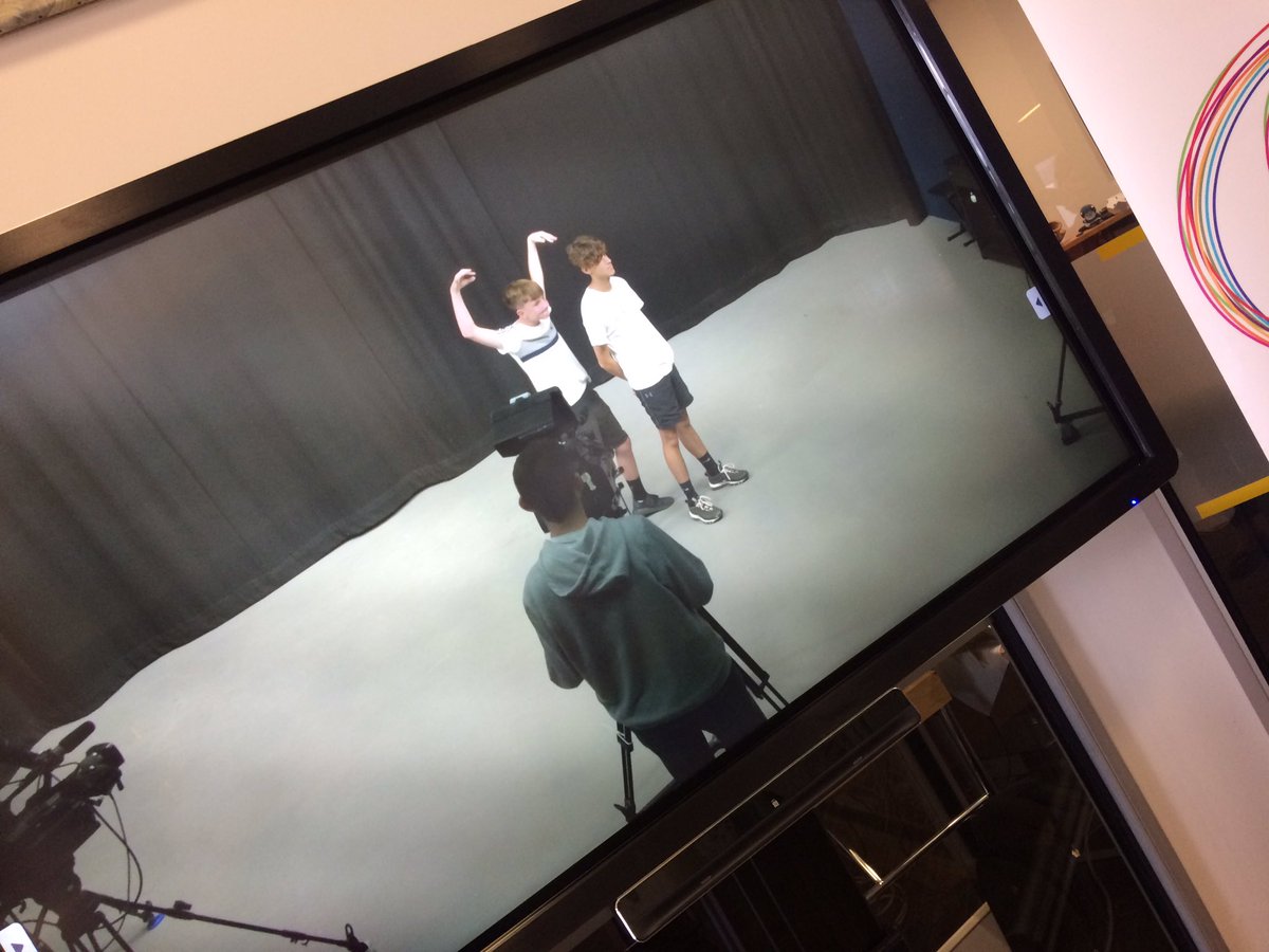 rjbrer's tweet photo. Here @GlyndwrUni we pride ourselves in working with schools to raise awareness of career opportunities.  Today @StMSNews year 10 had a great time producing a talk show @GlyndwrCMT #wrexham #tv #mywgu https://t.co/AUB8L7huXG