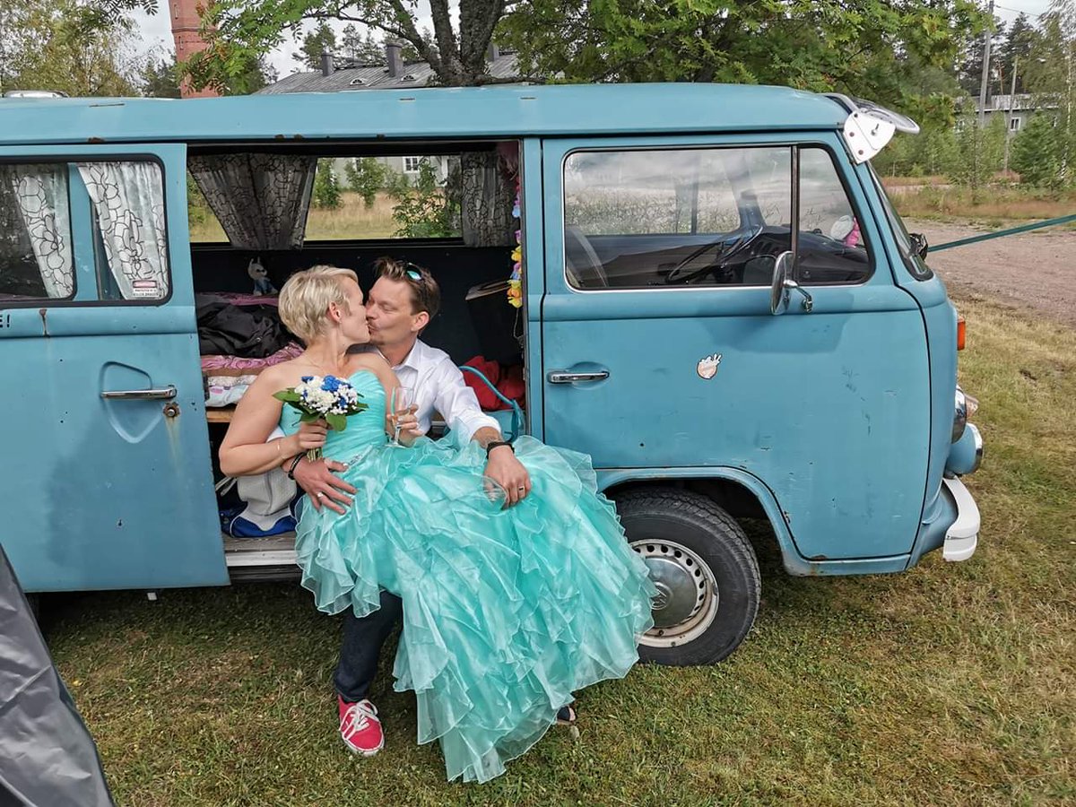 TiilasKristiina's tweet photo. I just got married ❤ Now to summer vacation! Enjoy your summer, I certainly will 😊 #atomimummo #happy #life #bettertogether #future https://t.co/GcVXS6jf4r