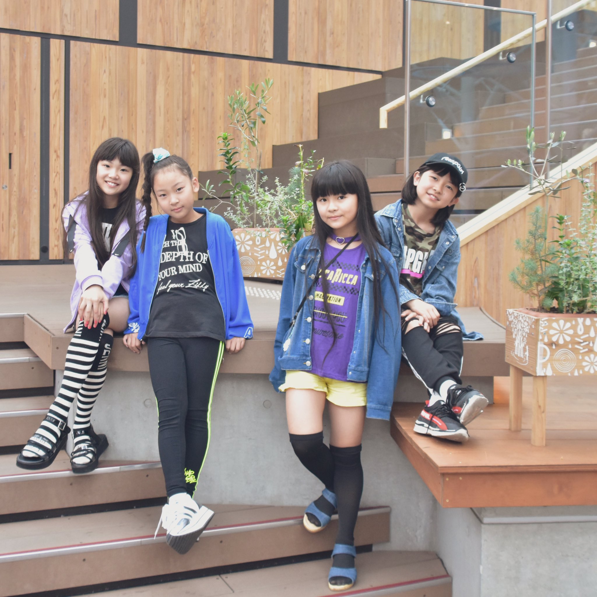 女子小学生　タイツ 