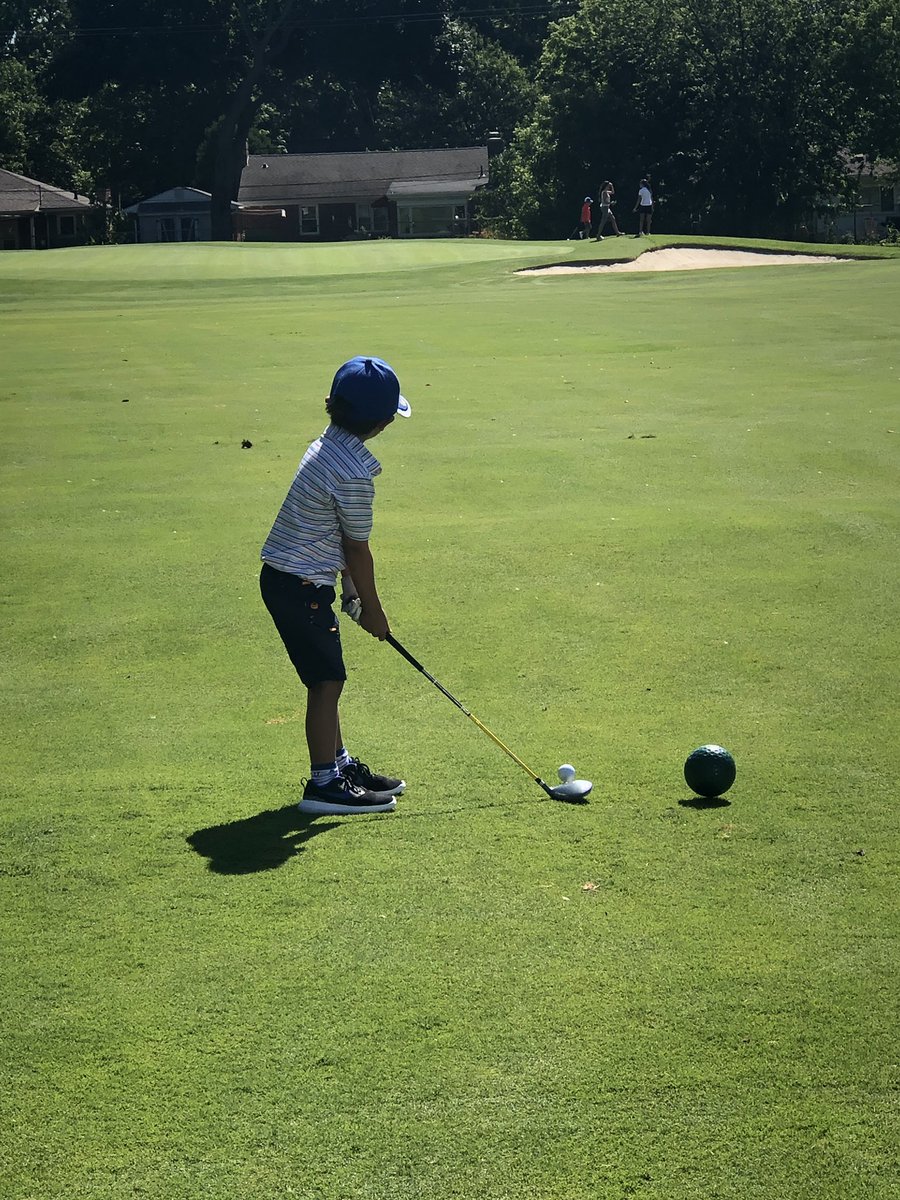 WallysWally's tweet photo. Red Run Golf Club -  Junior Golfers having another great morning!! https://t.co/bjDpr4uUIH