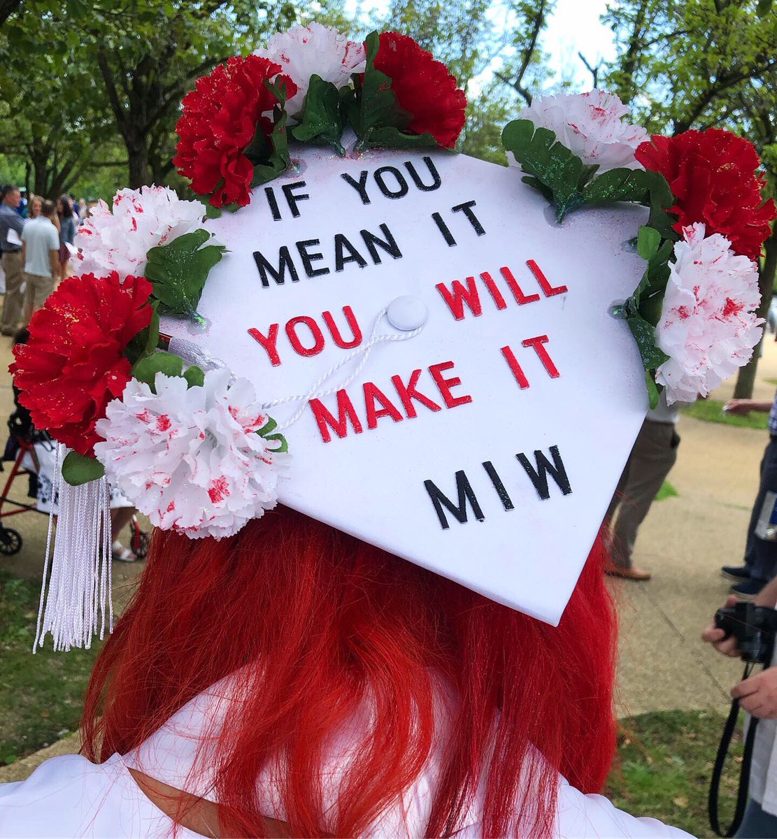 beka_corbett's tweet photo. had to incorporate @MIWband and some bloody flowers into my graduation cap https://t.co/Z6YYujlt28
