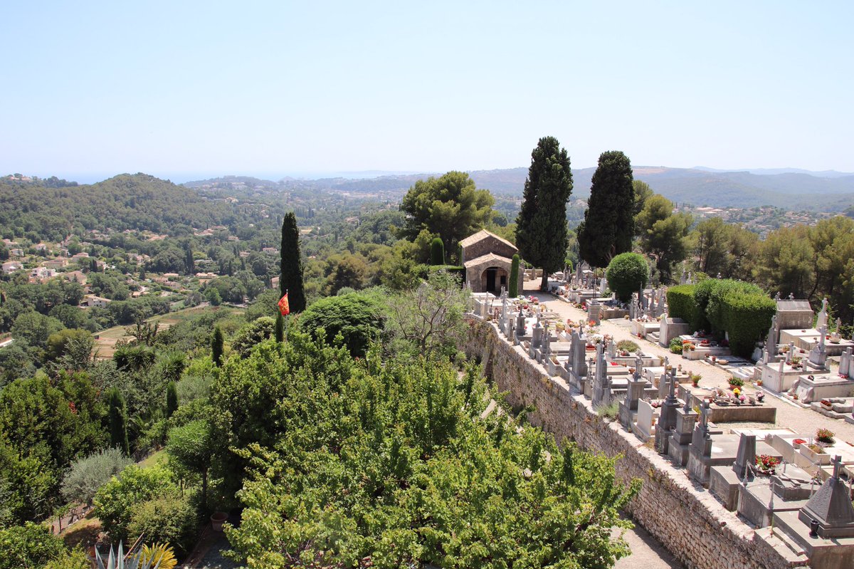 TalkINKindness's tweet photo. When the work is this beautifulwhat is there not to smile about? #provence #France #brignoles https://t.co/YG4yZi5xCs