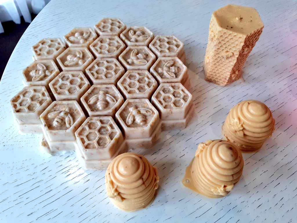 GoEActivities's tweet photo. Isn't the soap we made un-BEE-liveably BEE-tiful at #GracewellofEdgbaston #DontStepOnABeeDay @GracewellHealth @JazzVirkTweets @SteventonZoe @asajuk https://t.co/JH6yArIvij