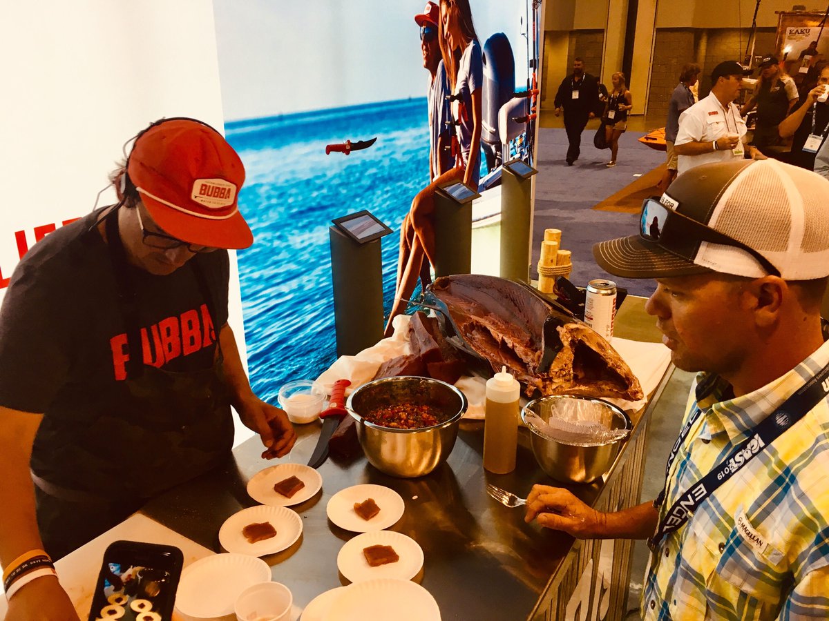 Saying "hey" 👋 to our friends at <a href="/BubbaBlade/">Bubba</a> while checking out <a href="/ICASTshow/">ICAST</a> 🎣

#ICAST2019 #ICAST #ICASTshow #watertoplate #theultimatelifestyle #bubbahooked #bubba
