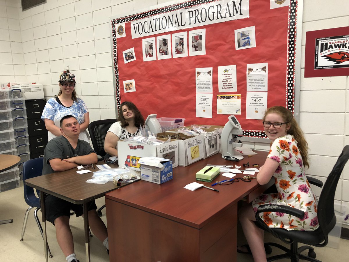 StacyMiddle66's tweet image. “Eye” think you are great.  Glasses under repair and almost done. MPS Community partnership  with the Lions Club #MPSGreatThings #OurWayForward @MilfordSchools