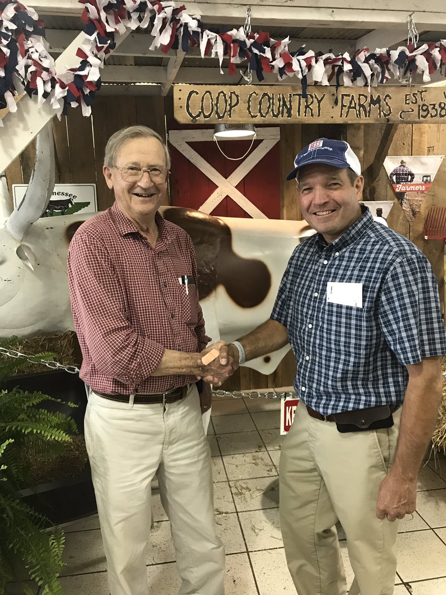 TNAgCommish's tweet photo. Lincoln County Beef and Burger Days at Lincoln County CO-OP celebrating July is Beef Month and the 37,000+ cattle producers in Tennessee. #beefitswhatsfordinner #pickTNproducts https://t.co/PFqAzKaG1Y