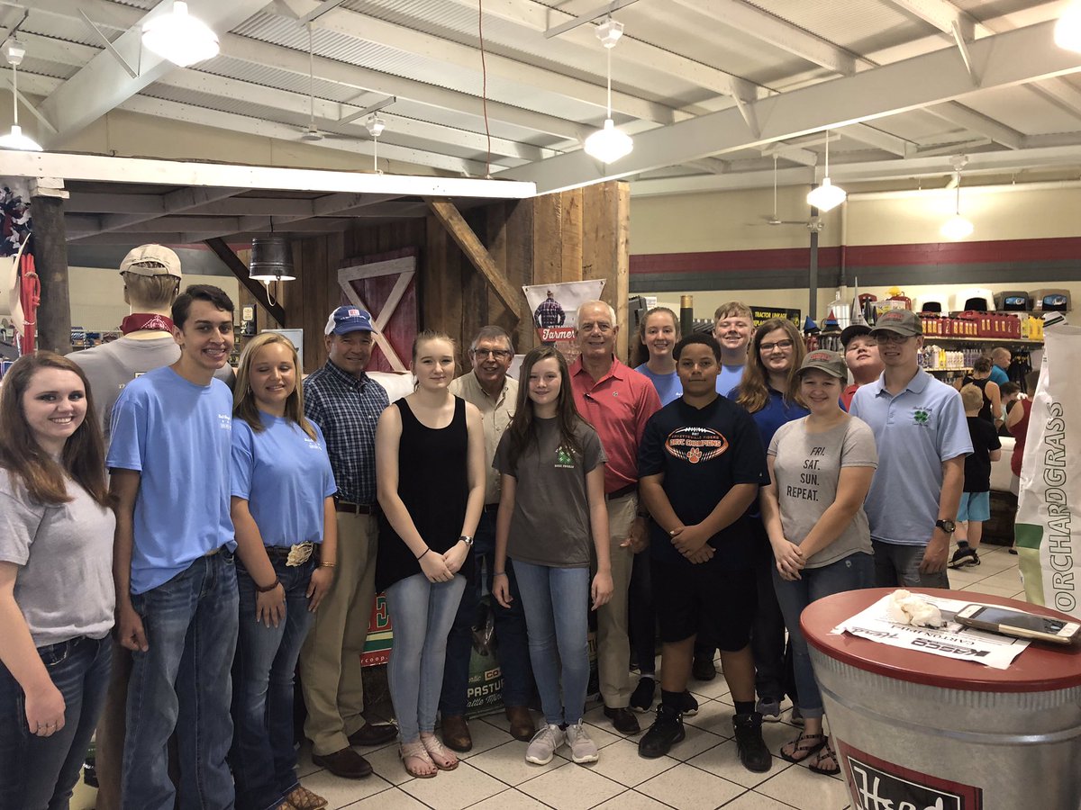 TNAgCommish's tweet photo. Lincoln County Beef and Burger Days at Lincoln County CO-OP celebrating July is Beef Month and the 37,000+ cattle producers in Tennessee. #beefitswhatsfordinner #pickTNproducts https://t.co/PFqAzKaG1Y