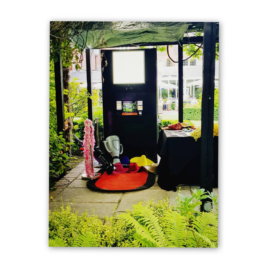 ELPhotoBooths's tweet photo. We are at the forever fabulous Bull Hotel, Gerrards Cross (@SarovaHotels) for a Mexican themed Corporate event with our Selfie Station this eve - and what a beautiful evening it is!

#betterthanthebest #celebrategoodtimes #corporateevents #selfiepod #selfie #Buckinghamshire https://t.co/XaOLAfbPU0
