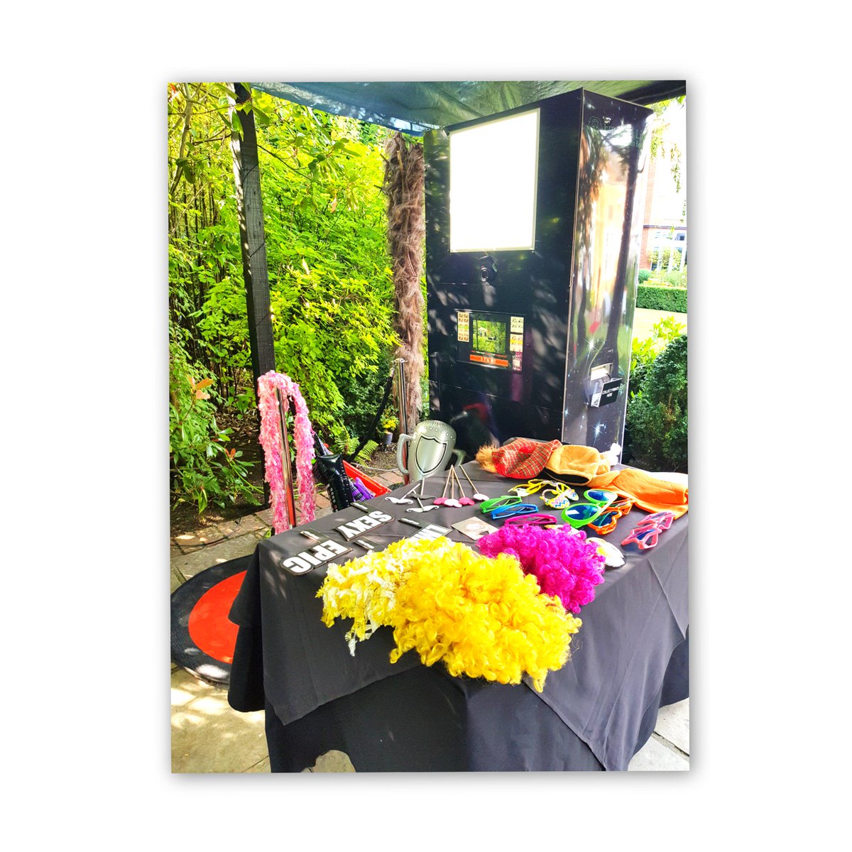 ELPhotoBooths's tweet photo. We are at the forever fabulous Bull Hotel, Gerrards Cross (@SarovaHotels) for a Mexican themed Corporate event with our Selfie Station this eve - and what a beautiful evening it is!

#betterthanthebest #celebrategoodtimes #corporateevents #selfiepod #selfie #Buckinghamshire https://t.co/XaOLAfbPU0