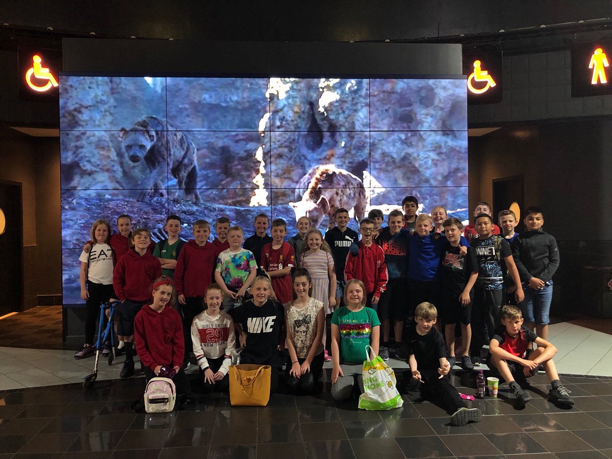 HStBenedicts's tweet photo. #year6 #finaltrip #cinema #friends #fun #SpiderMan
😎🍿🕷🕺🏻 https://t.co/HvMX02YUbf