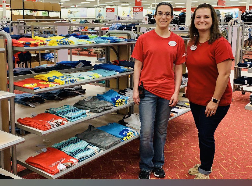 targetVM_erika's tweet image. HUGE recognition to DBO Maria &amp;amp; my VM trainee, Andrea, for executing the Boys 7.14 VMG! Team work makes the dream work! Color story on point!! ❤️🧡💛💚💙💜@EricWunderle