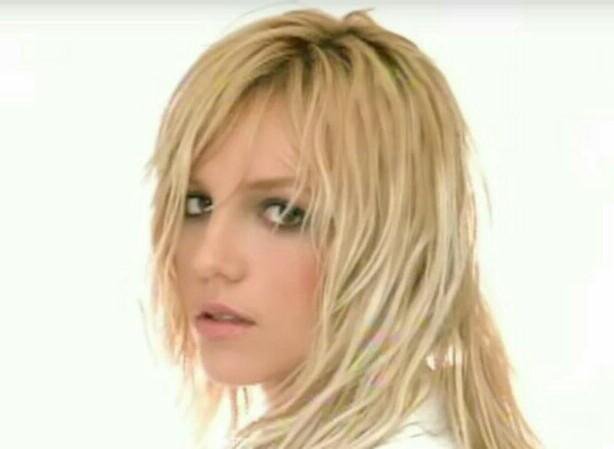 sol_berana's tweet photo. #TBT ouçam #Evertime uma canção tocante na alma #BritneySpears #PrincessOfPop #FreeBritney https://t.co/uZtKOf1Ig5