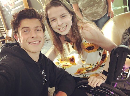 Shawn Mendes being sweet to his fans (mini thread based on TRUE stories and experiences):Let's get it started with a fan sharing her experience of meeting Shawn back in July 2019.