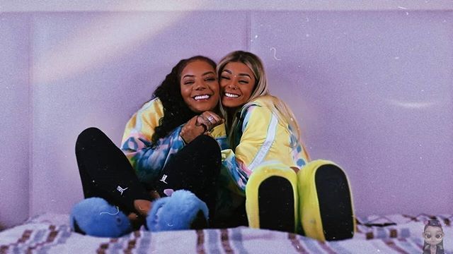 EncantoLud's tweet photo. Eu morro de amores por elas❤🌈.
•
•
•..@ludmilla & @brunnagoncalves 💕
#encantolud #ludmilla #lifestyle #pride #gay #lesbian #bissexual #lgbtq🌈 #brumilla #brunnagoncalves #brunomars #justinbieber #billieeilish #fifithharmony #beyonce #badgalriri https://t.co/o71HiyngzF https://t.co/2Bb4XgQen6