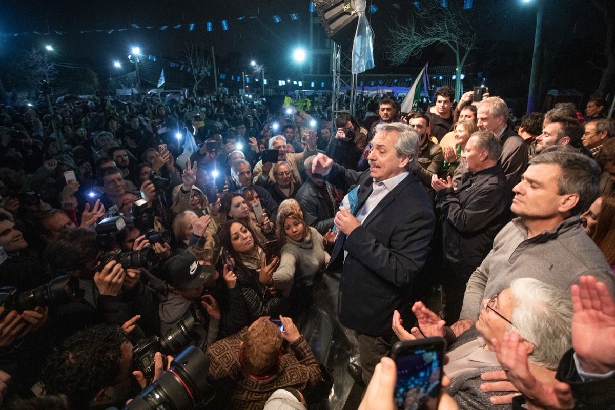 Algunos se enamoran de Lagarde, yo sé con quién estoy comprometido. Yo me enamoro del cariño y el afecto de todos los argentinos.