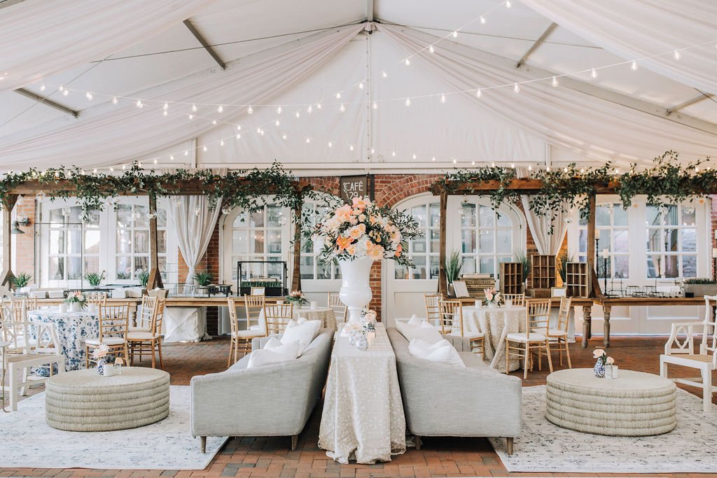 Throwing it back to this STUNNING wedding, which just so happens to be the INDESCRIBABLE Summer Jone wedding day! It was seriously beautiful! #tbt #throwback #latergram #wedding #weddinginspo #weddinginspiration #weddingdecor #weddingdetails #springwedding #southernwedding