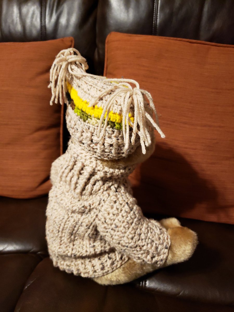 MadeSonni's tweet photo. I didn't make the bear, but I did make his cool digs! #crochet #yarnart #bearsinsweaters #crochetlove #crochetgeek #crochetnerd Every project is fun!! #HooksAndYarn #crocheteveryday 
I ❤ crochet 🧶 https://t.co/pL4rAsNZLV