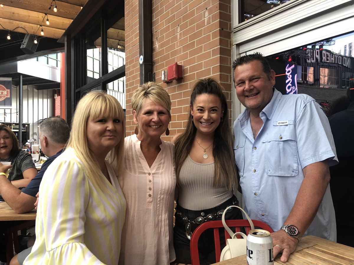 cjyager's tweet photo. People say we gotta drinkin’ problem. #hcnkc @MidlandOfficial @KCLiveBlock https://t.co/tGcE54ltBz