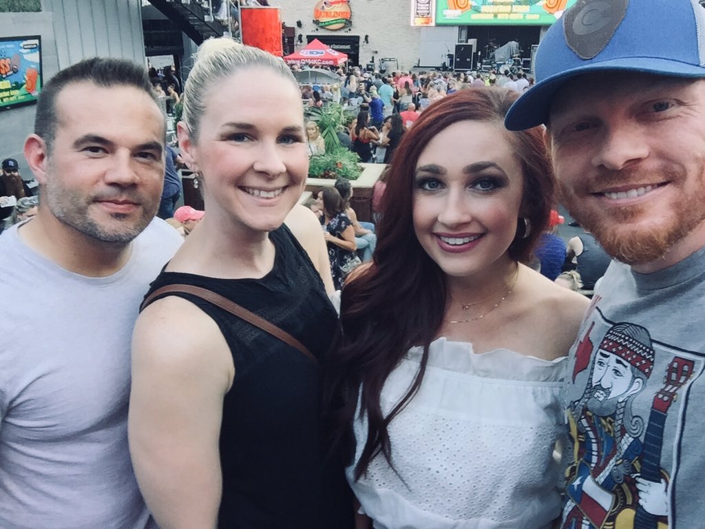 KimberVC's tweet image. #HCNKC can’t wait for the show 💜 @MidlandOfficial @ChuckRossDC