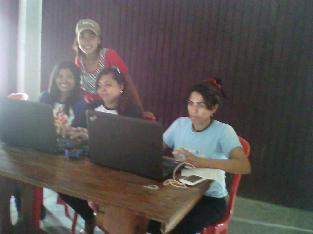 RobinsonSucre's tweet photo. #11Jun, La Misión Robinson del Municipio Sucre, Sigue Activa en el proceso de Carnetización con el Movimiento Somos Venezuela. #2M700MilViviendasParaElPueblo
@nicolasmaduro @psuvaristobulo @EdwinRojasM @robinson_vzla @Sociabolivarian @karsanc @phrankmata https://t.co/FWzAA2Sr8e