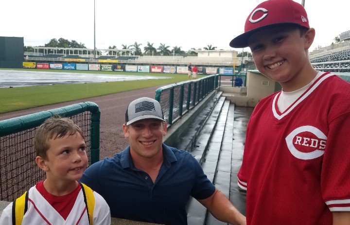 dennisschapker's tweet image. Rain on our last night in Ft. Myers = no baseball game. #vacationproblems Luckily tge boys got a chance to thank our favorite future Red @Drew_Mount for an unforgetable week before the Tortugas headed back to Daytona. #classact