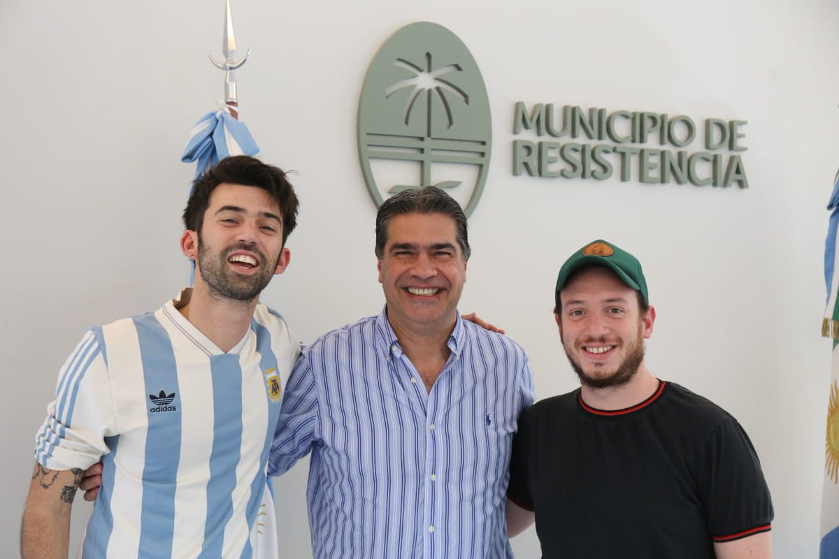 jmcapitanich's tweet image. Recibimos a Pedro Rosemblat y a @rechimuzziok que estarán presentando su espectáculo “Proyecto Bisman” hoy a las 21:30 en el Domo del Centenario en el marco de la #FeriaDelLibro2019. Exitos!