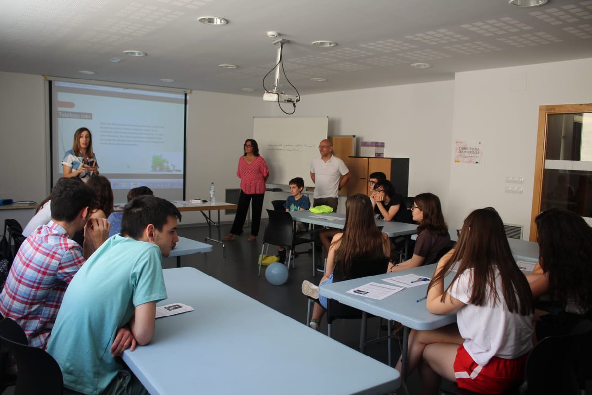 rrll_rrhh_AB's tweet photo. Hoy #CampusCientificos organizado @UCLMdivulga en @rrll_y "Trabajando hacia el éxito en equipo: ¿2+2 = 5?" con profs 💯 @PMGV2 @carmenramaya1 @PARRARG 👉  20 chic@s han respondido 👌"El trabajo en equipo es el secreto q hace q personas normalx alcancen resultados extraordinarios" https://t.co/h7pjWMvijh