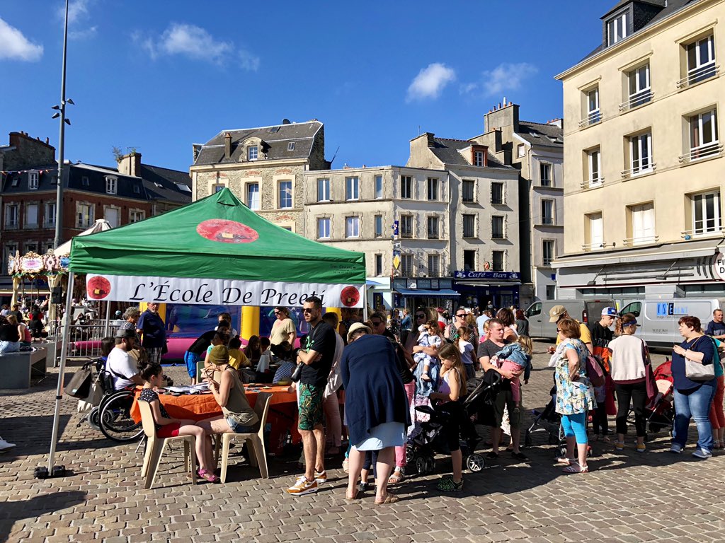 sebastienfagnen's tweet photo. Le jeudi, c’est #Caligny ! L’été sur les quais fait son grand retour pour la saison 2019 avec, en prime, des animations dans tout le #CœurDeVille de @CherbourgEnCot grâce à l’UCC. Concerts, marché artisanal, danse, jeu gonflable.. Il y en a pour tous les goûts. #LaVilleBouge https://t.co/NaTfOVDbTK