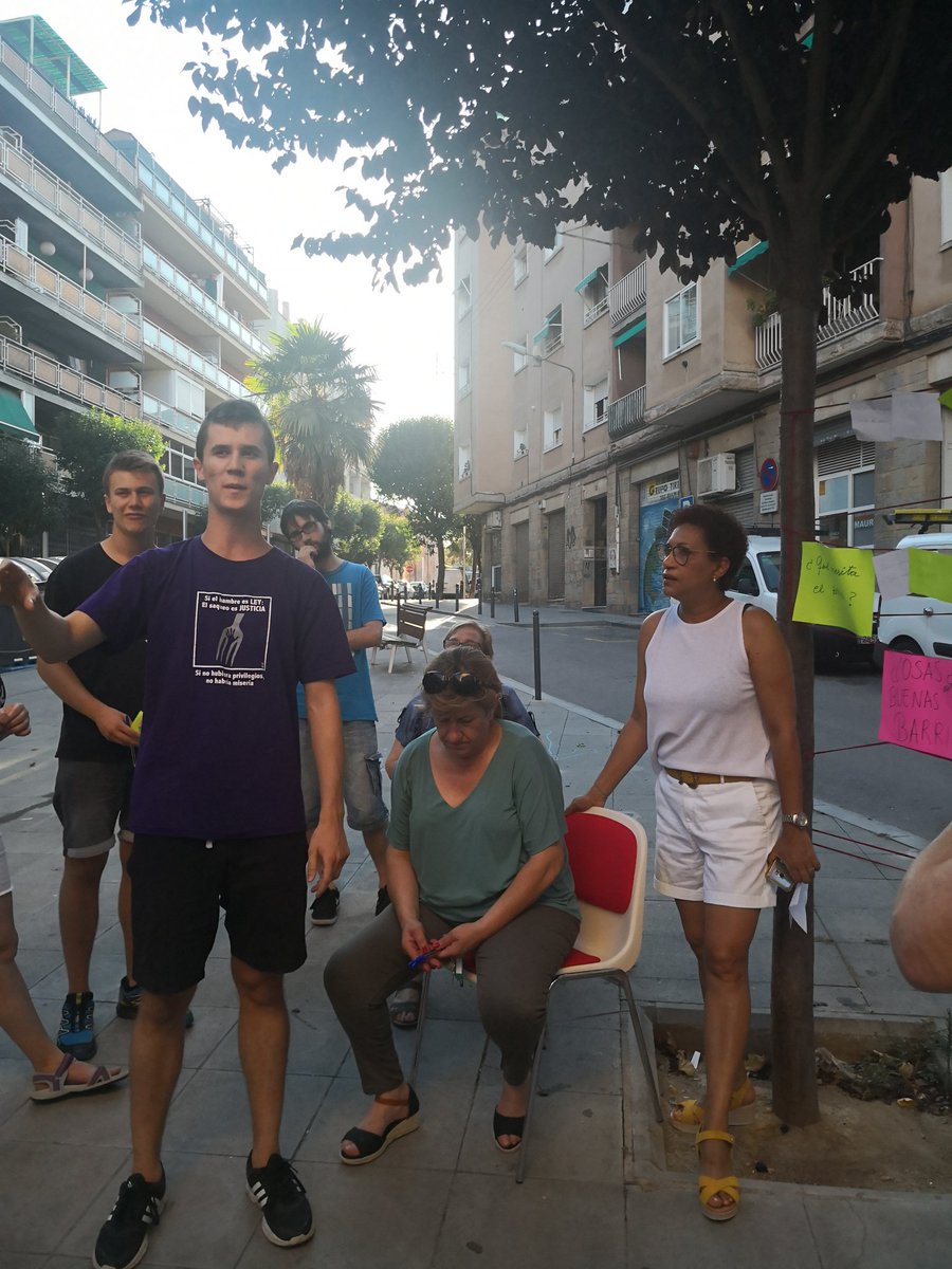 antoniolopez555's tweet photo. Assemblea del meu barri de la estacio del nord de #Mollet on els i les veïnes demanen un pla integral de reforma del nostre barri..
#Monras escolta el barri estén en lluita..@ajmollet https://t.co/z685YH6gjF