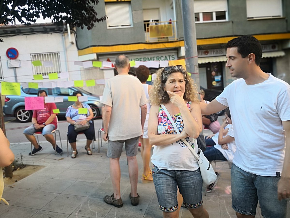 antoniolopez555's tweet photo. Assemblea del meu barri de la estacio del nord de #Mollet on els i les veïnes demanen un pla integral de reforma del nostre barri..
#Monras escolta el barri estén en lluita..@ajmollet https://t.co/z685YH6gjF