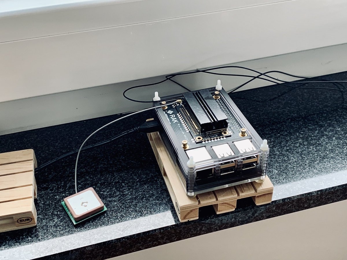 After initial shipping problems (package lost in transit), the second delivery arrived. Great support from <a href="/RAKwireless/">RAKwireless</a>. Easy setup with downloadable, preinstalled Raspbian image. #NewGatewayForKiel #RAK2245 #6dBiAntenna <a href="/TTN_Kiel/">The Things Network Kiel</a>