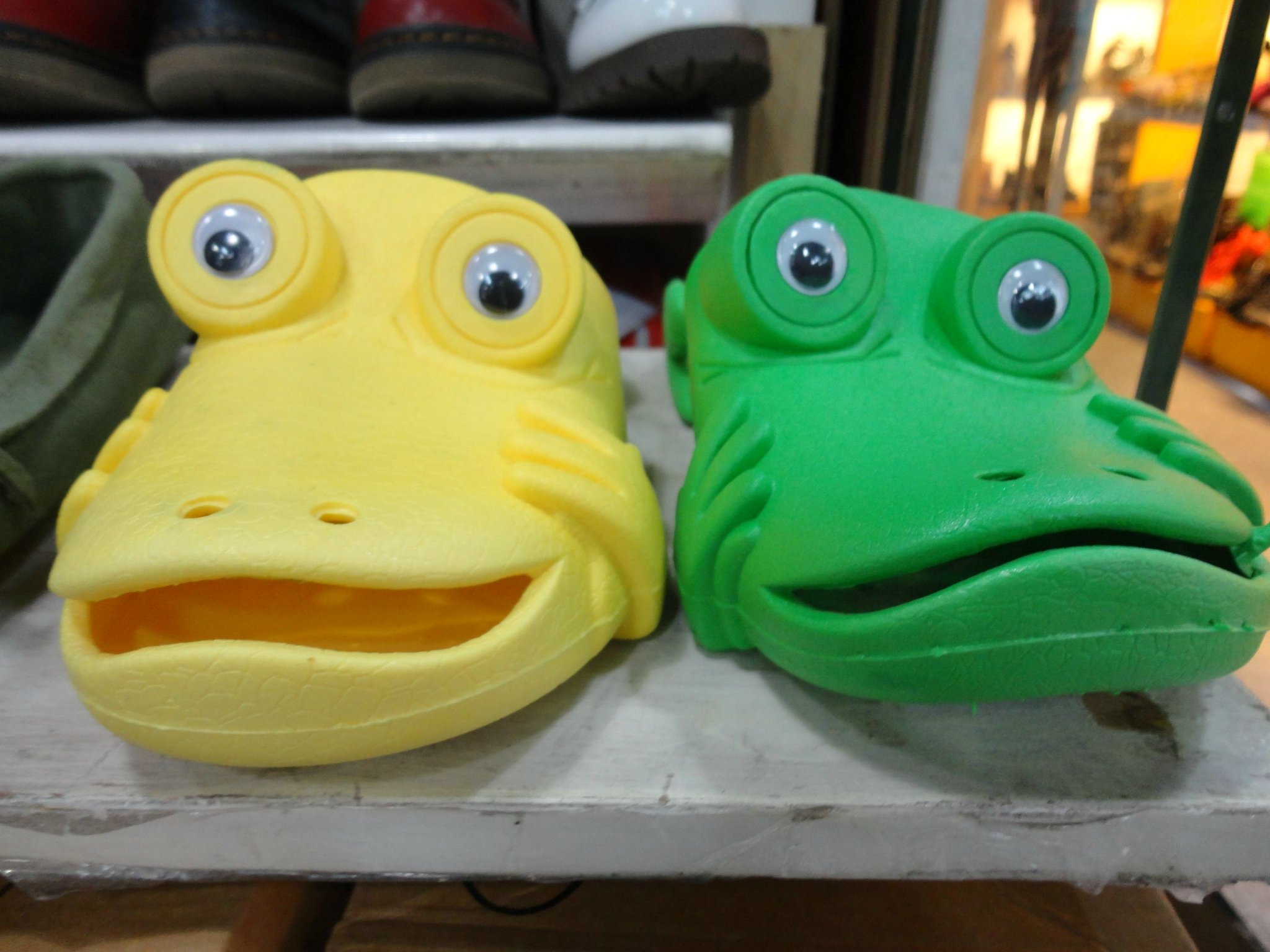 frog crocs