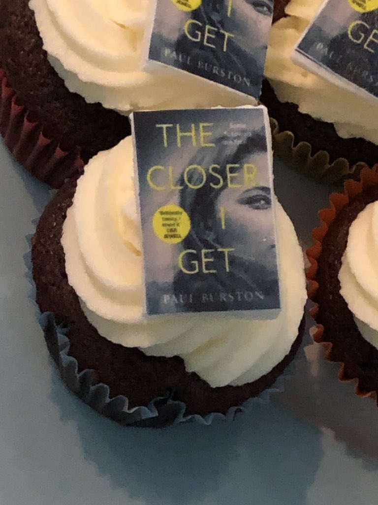 JenMedBkReviews's tweet photo. #booklaunch #booklove #redhotread https://t.co/WRM8MQtCT2