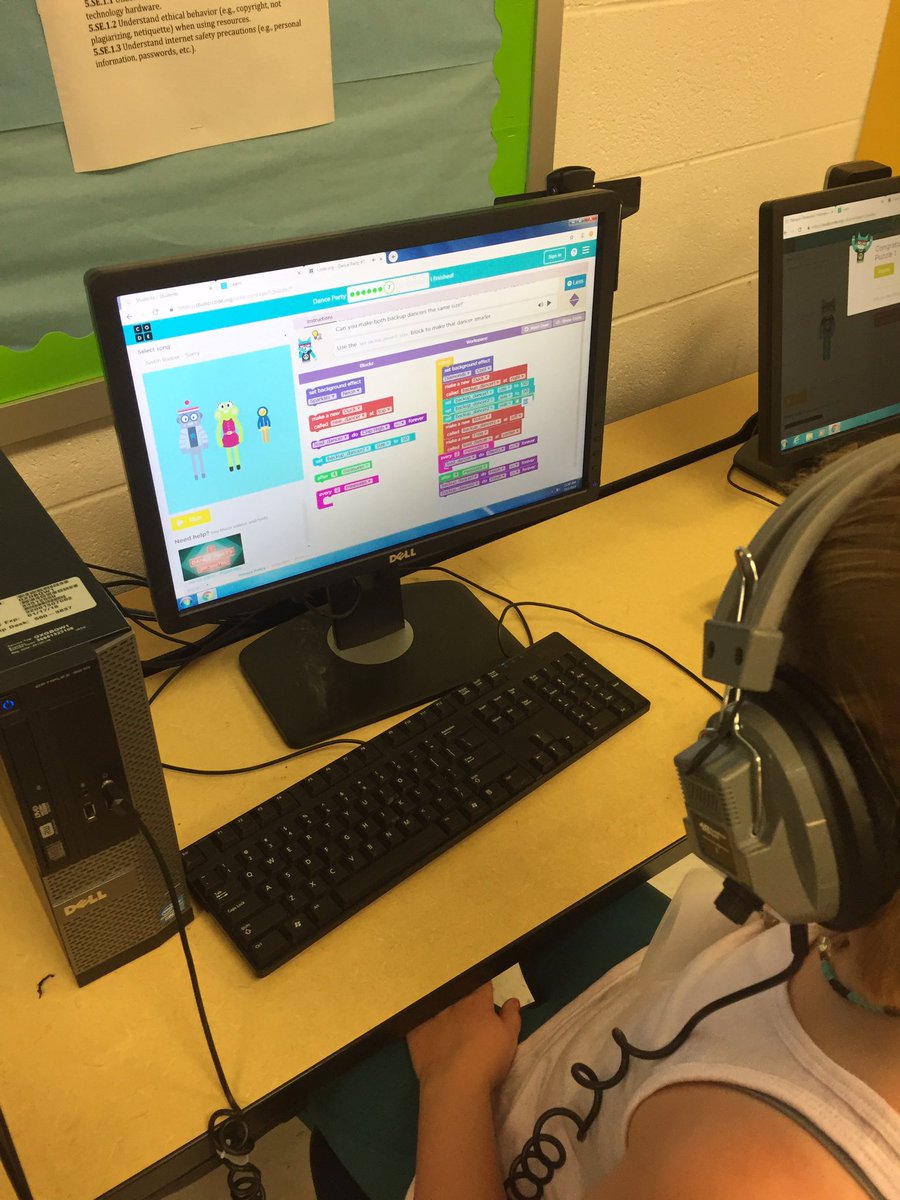 MangumElemAP's tweet photo. Our day 4 afternoon session of Code Scouts included some Hour of Code from @codeorg and we also programmed a @LEGO_Education mindstorm ev3 #legocoding #hourofcode #codescouts https://t.co/XGBZmWxVLy