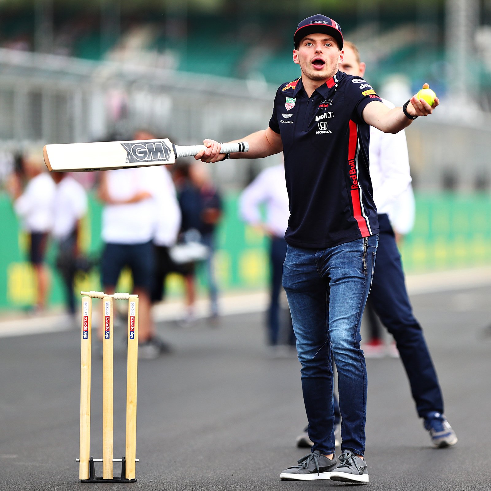 Max Verstappen on Twitter: "I guess I'll better stick 😂 #cricket 🇬🇧 https://t.co/s4vpZ25VWa" / Twitter