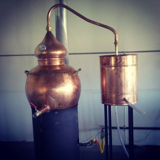 TBT to 2010 when this was our brand new still! We’ve come a long way, baby! Stop by and see our imported 1500 gallon Scottish Forsyths still today at our 4pm tour. 
🥃🥃🥃
#TBT #ThrowbackThursday #Throwback #CopperStill  #BoulderSpirits #Boulder #Colorado #VaporDistillery