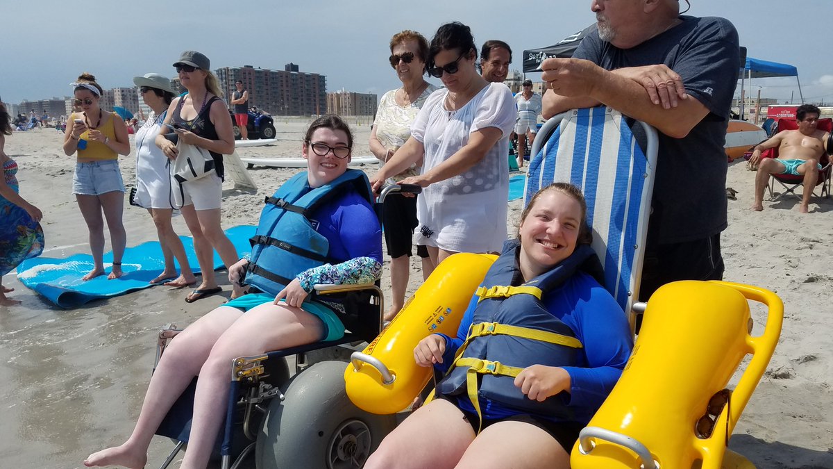 ViscardiCenter's tweet photo. Surf's up! Students, staff, and alumni are catching waves and soaking up the sun on our annual #SurfForAll outing in Long Beach. 🏄♂️ https://t.co/O46HojPlWG