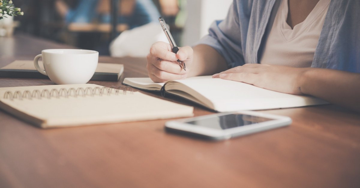 Not everyone should write a traditionally published book. But everyone DOES have a #lifestory worth sharing with family and friends.  3 Reasons Why You Should Write Your Life Story. ow.ly/RYc050uYNlk