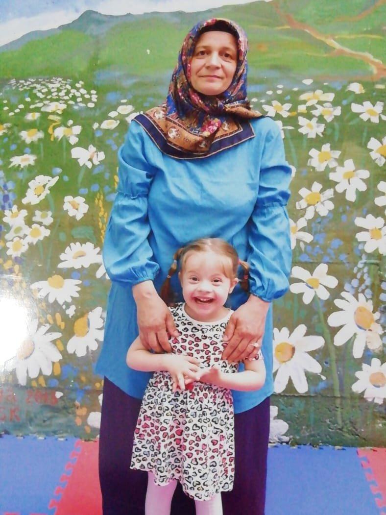 YARGI ALTIN ÇAĞINI YAŞAMAYA DEVAM EDİYOR !

4 çocuk Annesi Bahar ALTUN  bakıma muhtaç Down Sendromlu Ebru(3) ile 3 aydır  Cezaevinde.

Geriye kalan 3 çocuğa ise babaanneleri bakıyor. 

BU ZULÜM SON BULMALI ...

#864BebekHapiste