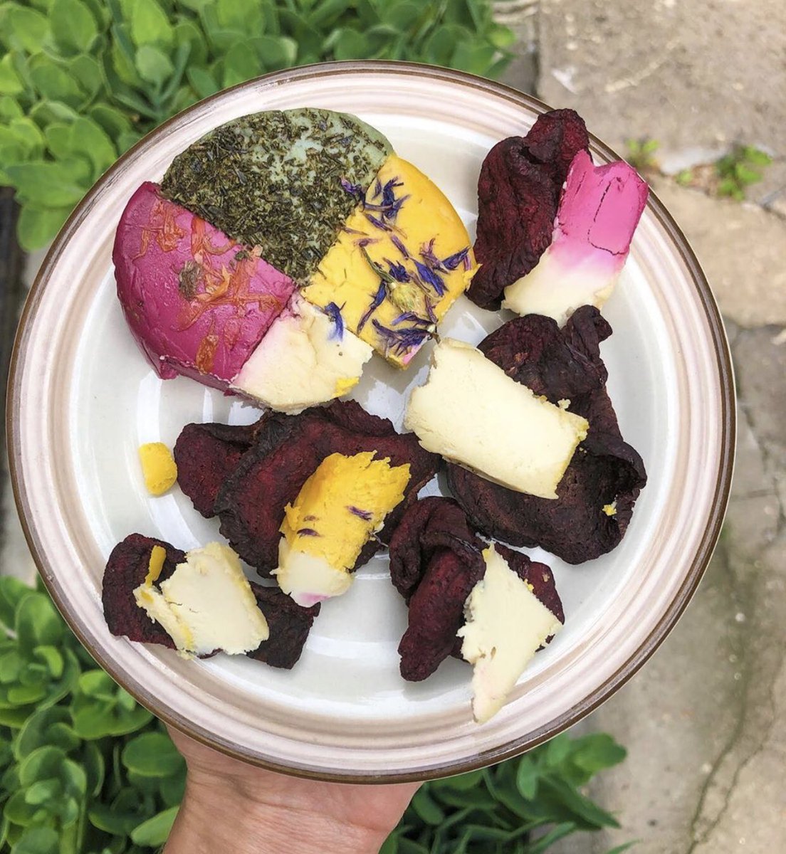 We know when a snack looks this good it’s going to taste even better! 🧀🤗 📸: @eatingwelle 

instagram.com/p/BzyLT7Ip_FE/…