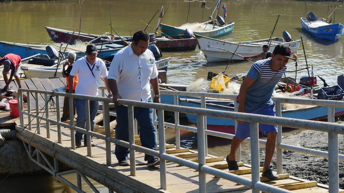En los puestos de control en área marítima, el Servicio Nacional de Migración mantiene controles a nivel nacional. @SENANPanama #UnidosLoHaremos 
@minsegpanama <a href="/311Panama/">311 Panamá</a>
