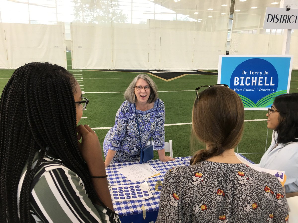TJBichell's tweet photo. Engaged in intriguing conversations with brilliant young minds over @VanderbiltUnive for their Mayoral and Metro candidate meet and greet. They had insightful ideas about our #transit problem #vanderbilt #metrocouncil #bichellfor34 Proud to be @VanderbiltAlum !! https://t.co/sMa6zJSF0r