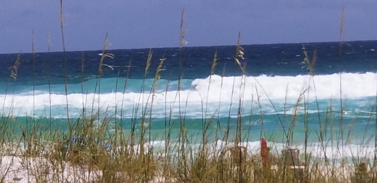 McCownMccown's tweet photo. @spann Huge waves at Crystal Beach in Destin Florida earlier. People were heeding the double red flags. https://t.co/s8SBsUAIuk