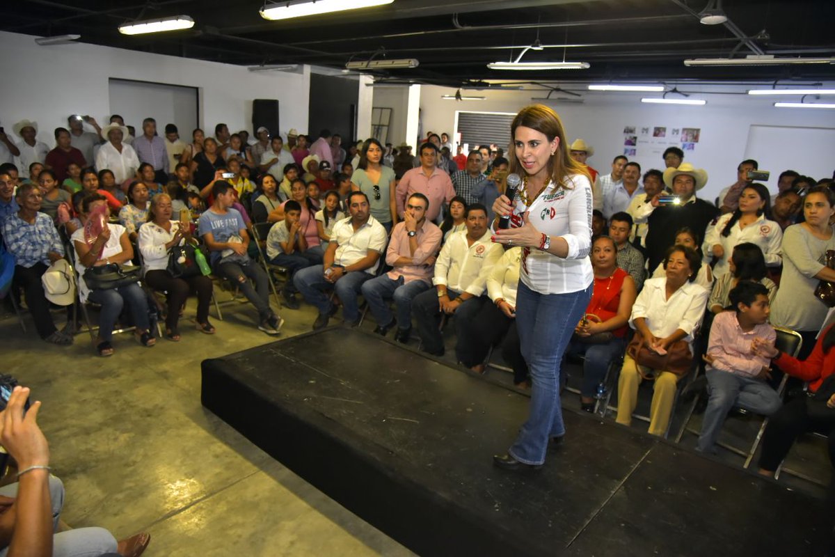 alitomorenoc's tweet photo. Muy contentos de estar en #Chiapas, un estado que es un orgullo para todo el país por su origen democrático, por su decidida mexicanidad y por su convicción federalista. #LaFuerzaDeLaMilitancia https://t.co/KKpvTzjpxA